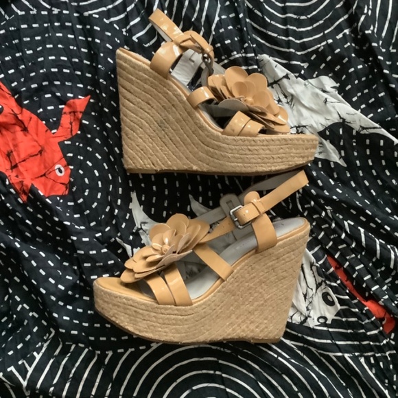 VERA WANG lavender label wedges - Picture 3 of 4